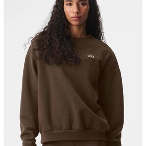 Alo Accolade Crew Sweatshirt in Espresso